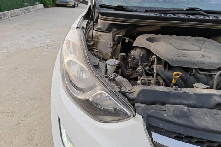 Used Hyundai Elantra (5th Generation / Langdong) 2015 1.6L Manual Leading Model Right Front Headlight