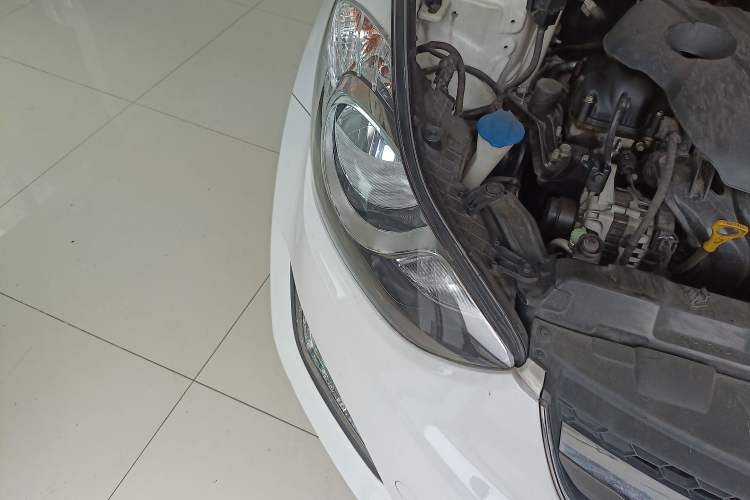 Used Hyundai Elantra (5th Generation / Langdong) 2015 1.6L Manual Leading Model Right Front Headlight