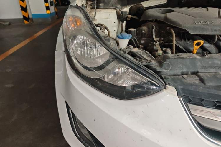 Used Hyundai Elantra (5th Generation / Langdong) 2015 1.6L Automatic Fashion Model Right Front Headlight