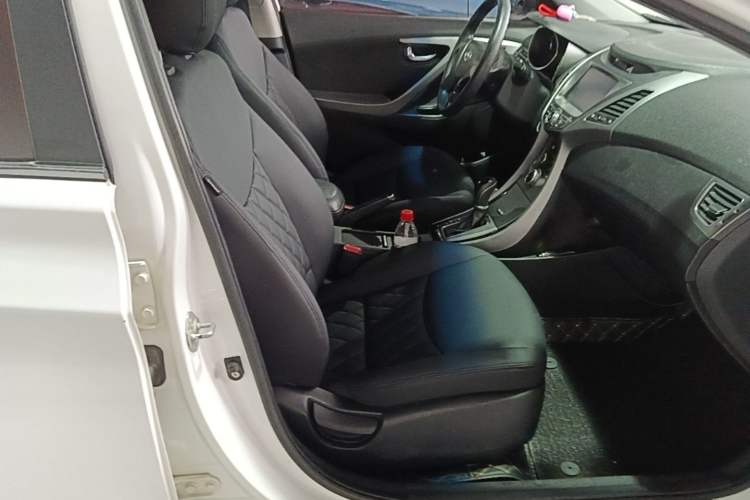 Used Hyundai Elantra (5th Generation / Langdong) 2015 1.6L Automatic Leading Model Right Front Seat