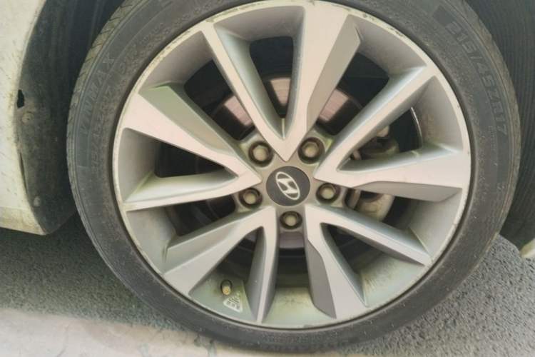 Used Hyundai Elantra (5th Generation / Langdong) 2015 1.6L Automatic Leading Model Right Front Wheel Hub