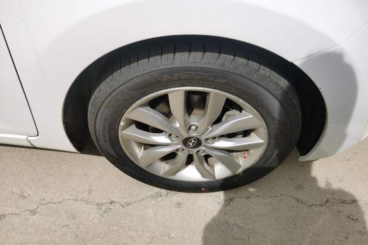 Used Hyundai Elantra (5th Generation / Langdong) 2015 1.6L Manual Fashion Edition Right Front Wheel Hub