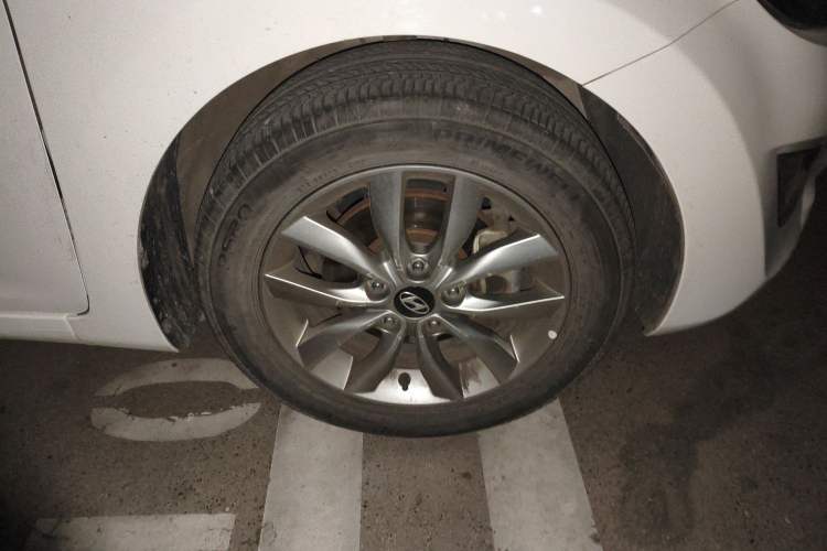 Used Hyundai Elantra (5th Generation / Langdong) 2015 1.6L Manual Leading Model Right Front Wheel Hub