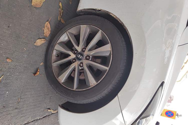 Used Hyundai Elantra (5th Generation / Langdong) 2015 1.6L Automatic Leading Model Right Front Wheel Hub