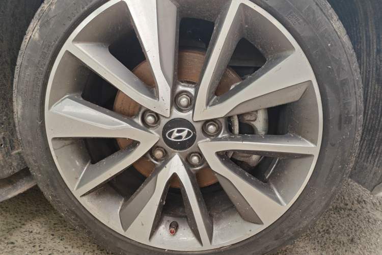Used Hyundai Elantra (5th Generation / Langdong) 2015 1.6L Automatic Leading Model Right Front Wheel Hub