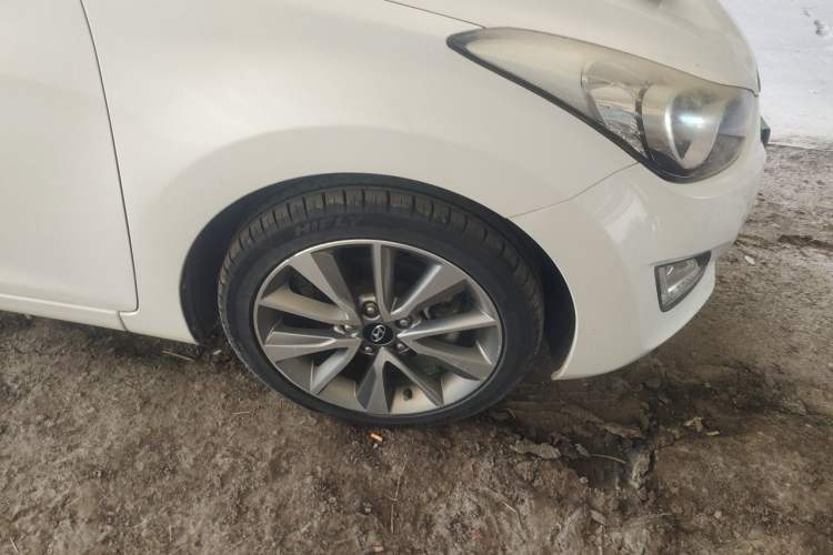 Used Hyundai Elantra (5th Generation / Langdong) 2015 1.6L Automatic Leading Model Right Front Wheel Hub