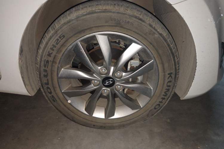 Used Hyundai Elantra (5th Generation / Langdong) 2015 1.6L Manual Leading Model Right Front Wheel Hub