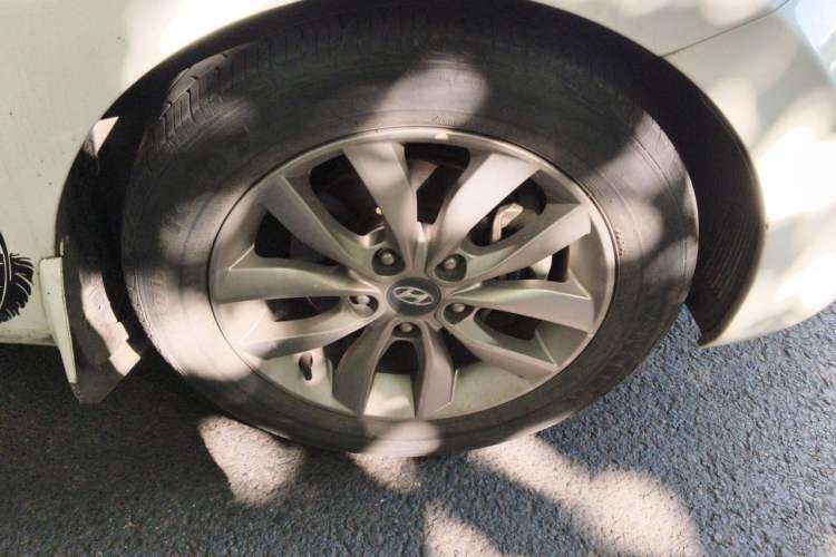 Used Hyundai Elantra (5th Generation / Langdong) 2015 1.6L Manual Leading Model Right Front Wheel Hub