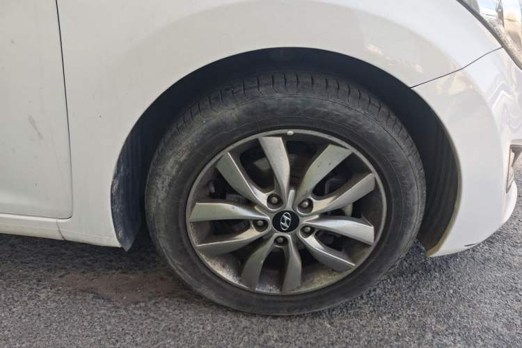 Used Hyundai Elantra (5th Generation / Langdong) 2015 1.6L Manual Leading Model Right Front Wheel Hub