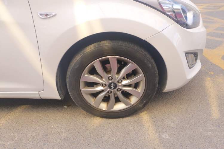 Used Hyundai Elantra (5th Generation / Langdong) 2015 1.6L Automatic Fashion Model Right Front Wheel Hub