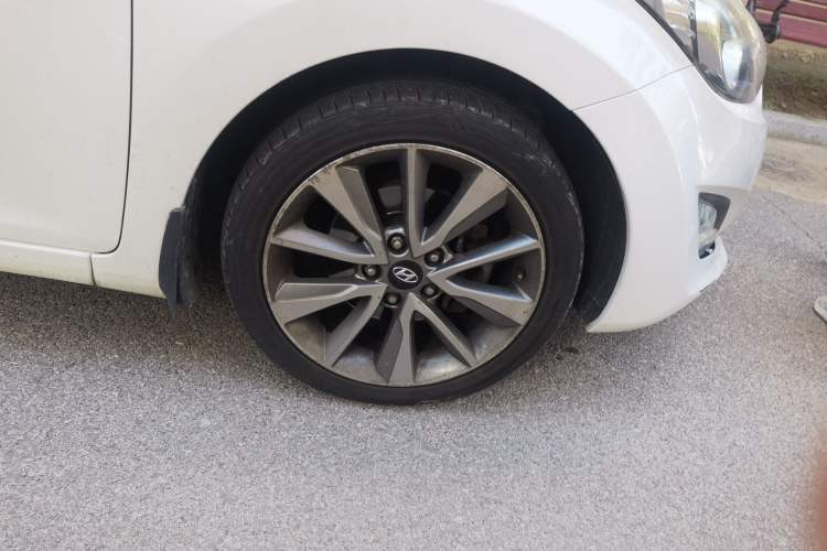 Used Hyundai Elantra (5th Generation / Langdong) 2015 1.6L Automatic Leading Model Right Front Wheel Hub