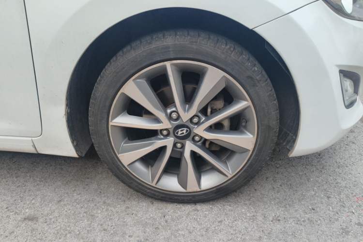 Used Hyundai Elantra (5th Generation / Langdong) 2015 1.6L Automatic Leading Model Right Front Wheel Hub
