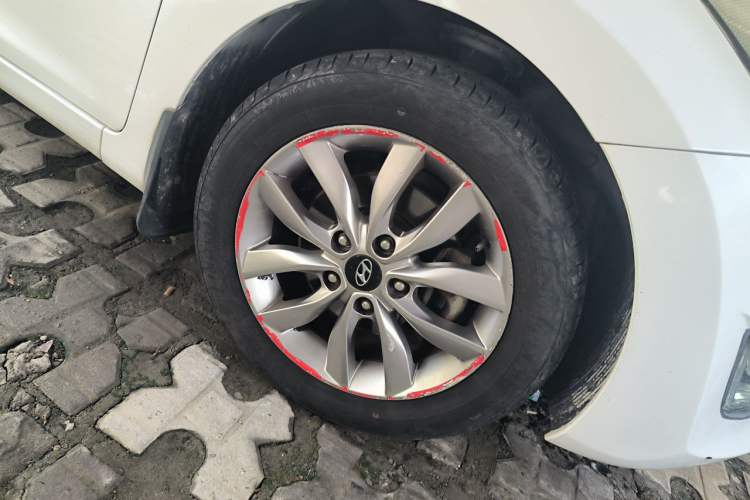 Used Hyundai Elantra (5th Generation / Langdong) 2015 1.6L Manual Leading Model Right Front Wheel Hub