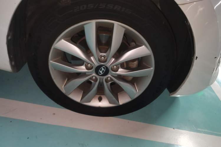 Used Hyundai Elantra (5th Generation / Langdong) 2015 1.6L Manual Leading Model Right Front Wheel Hub