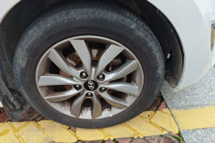 Used Hyundai Elantra (5th Generation / Langdong) 2015 1.6L Manual Fashion Edition Right Front Wheel Hub