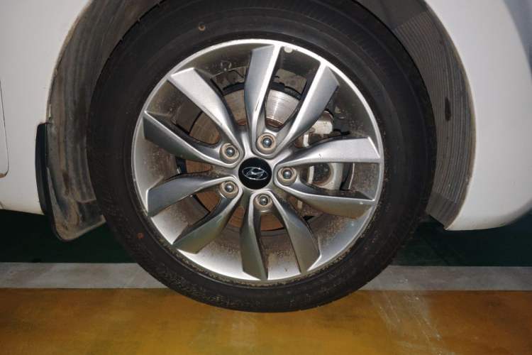 Used Hyundai Elantra (5th Generation / Langdong) 2015 1.6L Manual Leading Model Right Front Wheel Hub