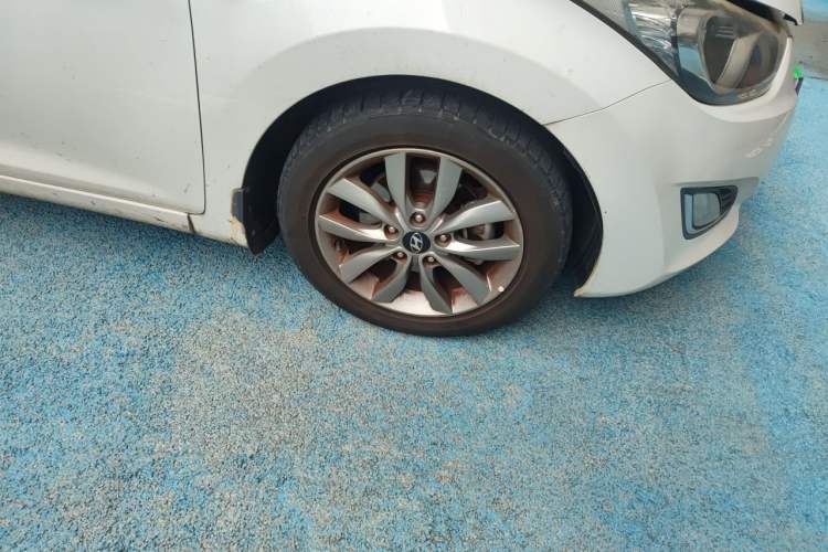 Used Hyundai Elantra (5th Generation / Langdong) 2015 1.6L Automatic Fashion Model Right Front Wheel Hub