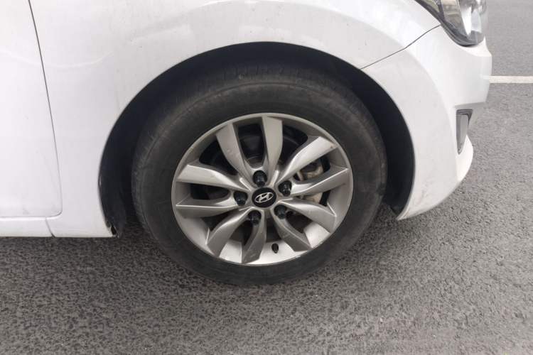 Used Hyundai Elantra (5th Generation / Langdong) 2015 1.6L Manual Fashion Edition Right Front Wheel Hub