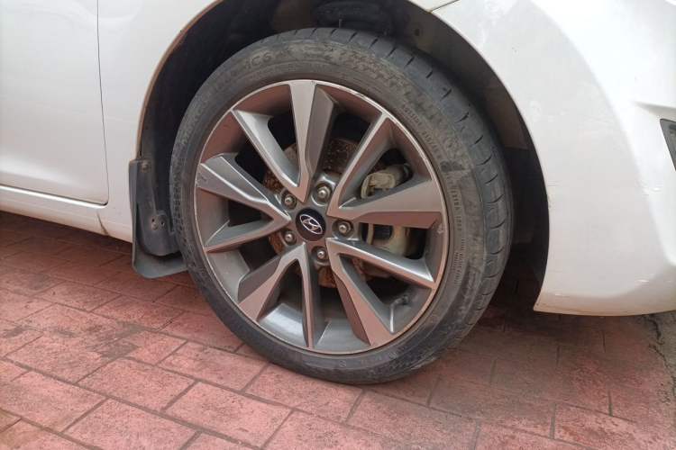 Used Hyundai Elantra (5th Generation / Langdong) 2015 1.6L Automatic Leading Model Right Front Wheel Hub