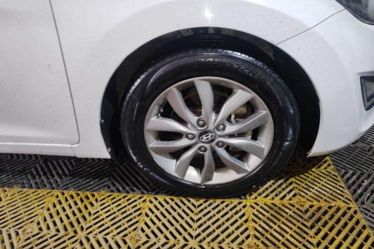Used Hyundai Elantra (5th Generation / Langdong) 2015 1.6L Manual Leading Model Right Front Wheel Hub