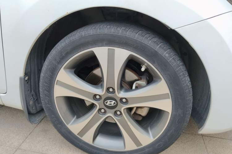 Used Hyundai Elantra (5th Generation / Langdong) 2015 1.6L Automatic Luxury Model Right Front Wheel Hub