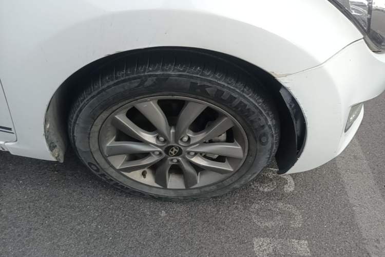 Used Hyundai Elantra (5th Generation / Langdong) 2015 1.6L Manual Leading Model Right Front Wheel Hub
