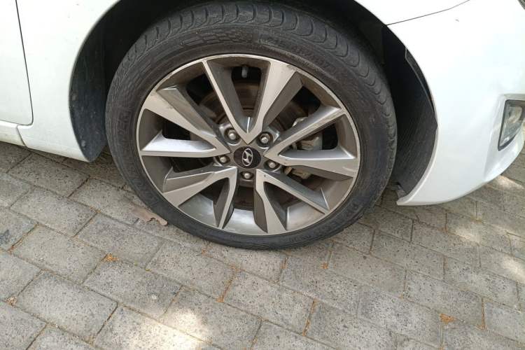 Used Hyundai Elantra (5th Generation / Langdong) 2015 1.6L Automatic Luxury Model Right Front Wheel Hub