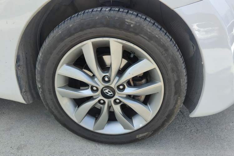 Used Hyundai Elantra (5th Generation / Langdong) 2015 1.6L Automatic Fashion Model Right Front Wheel Hub