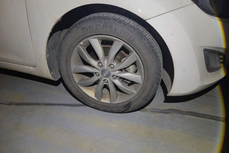 Used Hyundai Elantra (5th Generation / Langdong) 2015 1.6L Automatic Fashion Model Right Front Wheel Hub