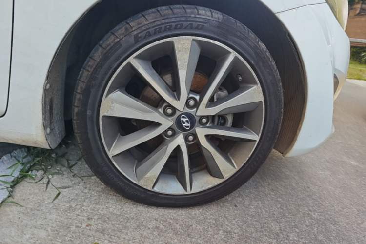Used Hyundai Elantra (5th Generation / Langdong) 2015 1.6L Automatic Luxury Model Right Front Wheel Hub
