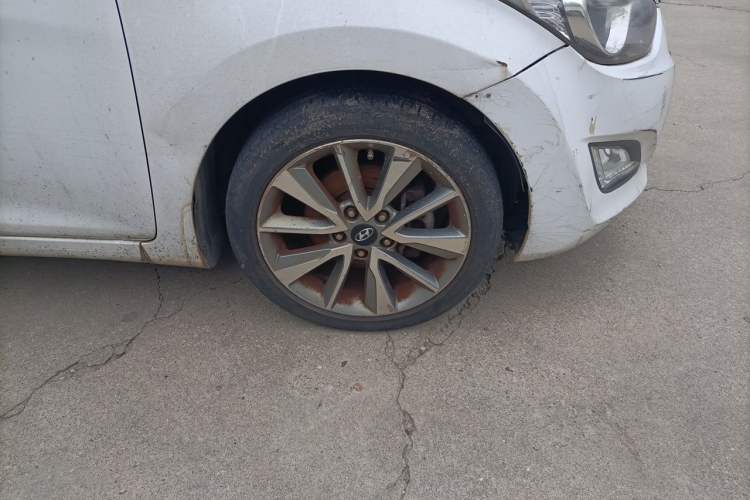 Used Hyundai Elantra (5th Generation / Langdong) 2015 1.6L Automatic Leading Model Right Front Wheel Hub