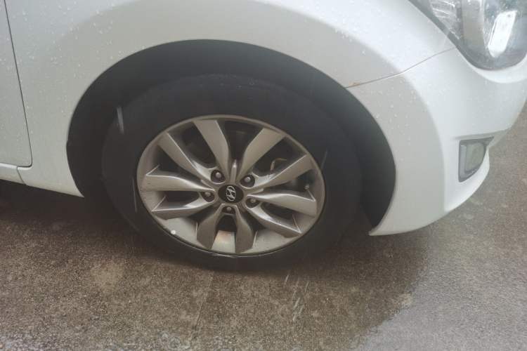 Used Hyundai Elantra (5th Generation / Langdong) 2015 1.6L Manual Fashion Edition Right Front Wheel Hub