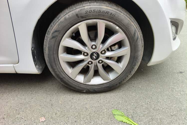 Used Hyundai Elantra (5th Generation / Langdong) 2015 1.6L Manual Leading Model Right Front Wheel Hub