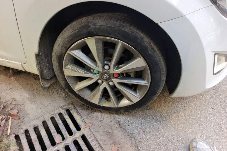 Used Hyundai Elantra (5th Generation / Langdong) 2015 1.6L Automatic Luxury Model Right Front Wheel Hub