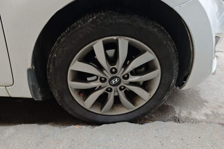 Used Hyundai Elantra (5th Generation / Langdong) 2015 1.6L Manual Leading Model Right Front Wheel Hub