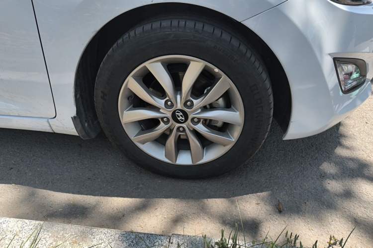 Used Hyundai Elantra (5th Generation / Langdong) 2015 1.6L Manual Leading Model Right Front Wheel Hub