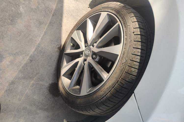 Used Hyundai Elantra (5th Generation / Langdong) 2015 1.6L Automatic Leading Model Right Front Wheel Hub