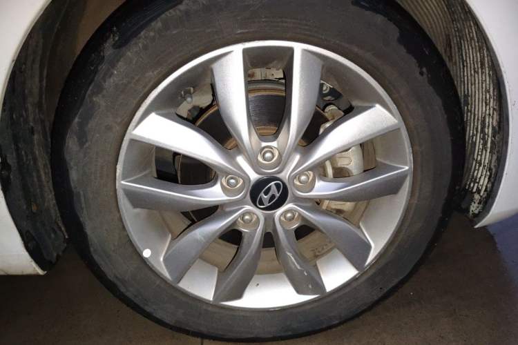 Used Hyundai Elantra (5th Generation / Langdong) 2015 1.6L Manual Leading Model Right Front Wheel Hub