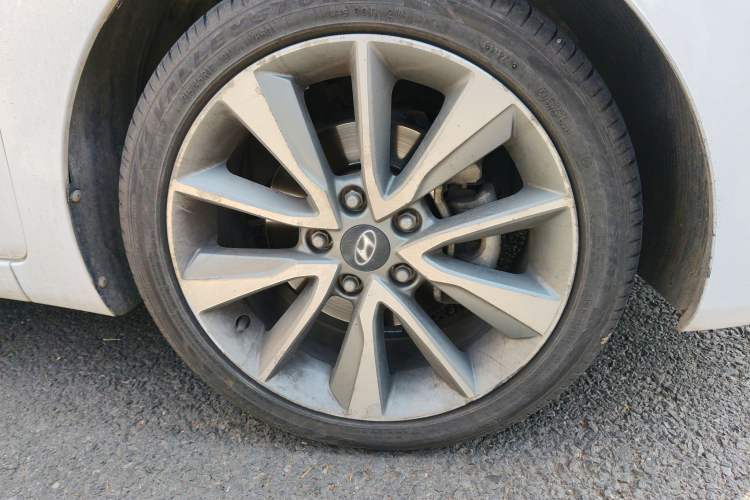 Used Hyundai Elantra (5th Generation / Langdong) 2015 1.6L Automatic Leading Model Right Front Wheel Hub