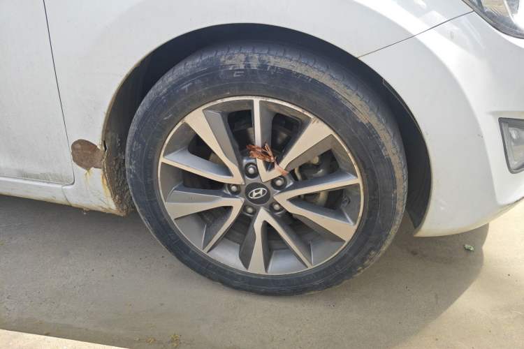 Used Hyundai Elantra (5th Generation / Langdong) 2015 1.6L Automatic Leading Model Right Front Wheel Hub