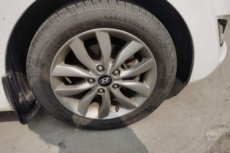 Used Hyundai Elantra (5th Generation / Langdong) 2015 1.6L Manual Leading Model Right Front Wheel Hub