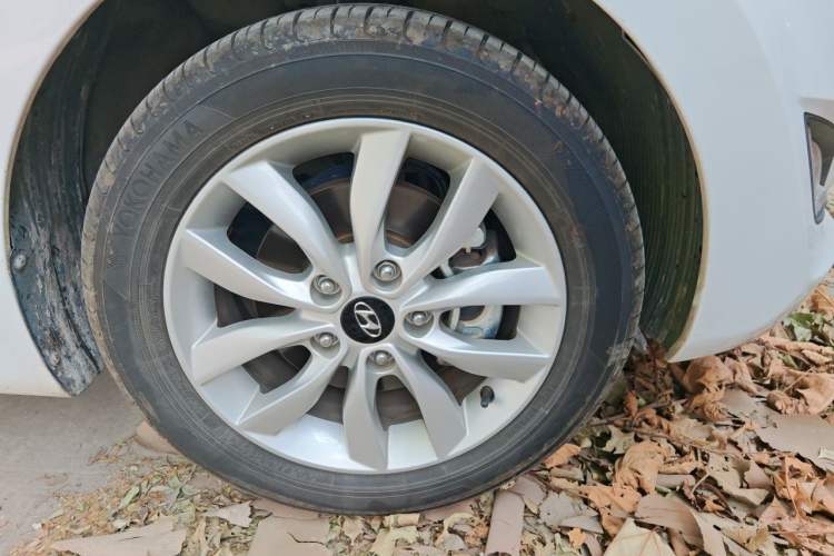 Used Hyundai Elantra (5th Generation / Langdong) 2015 1.6L Manual Leading Model Right Front Wheel Hub