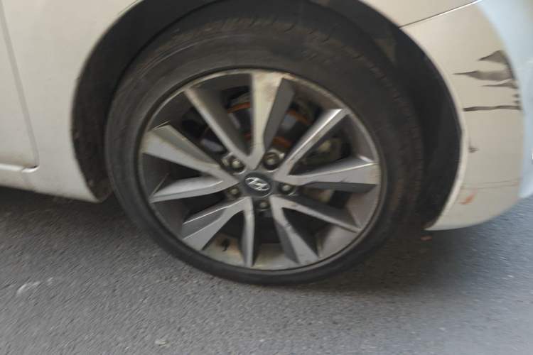 Used Hyundai Elantra (5th Generation / Langdong) 2015 1.6L Automatic Leading Model Right Front Wheel Hub