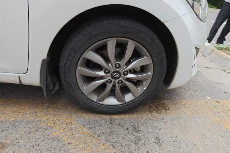 Used Hyundai Elantra (5th Generation / Langdong) 2015 1.6L Manual Leading Model Right Front Wheel Hub