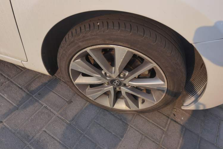 Used Hyundai Elantra (5th Generation / Langdong) 2015 1.6L Automatic Luxury Model Right Front Wheel Hub