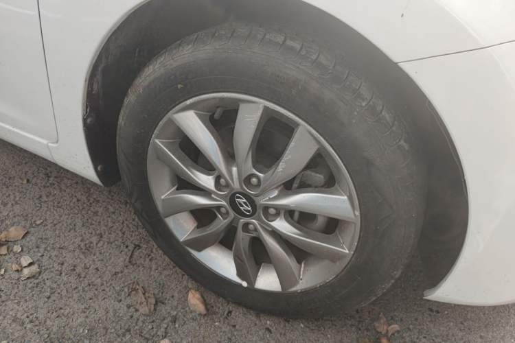 Used Hyundai Elantra (5th Generation / Langdong) 2015 1.6L Automatic Fashion Model Right Front Wheel Hub