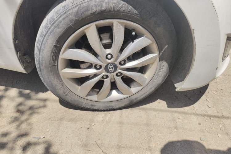Used Hyundai Elantra (5th Generation / Langdong) 2015 1.6L Manual Fashion Edition Right Front Wheel Hub