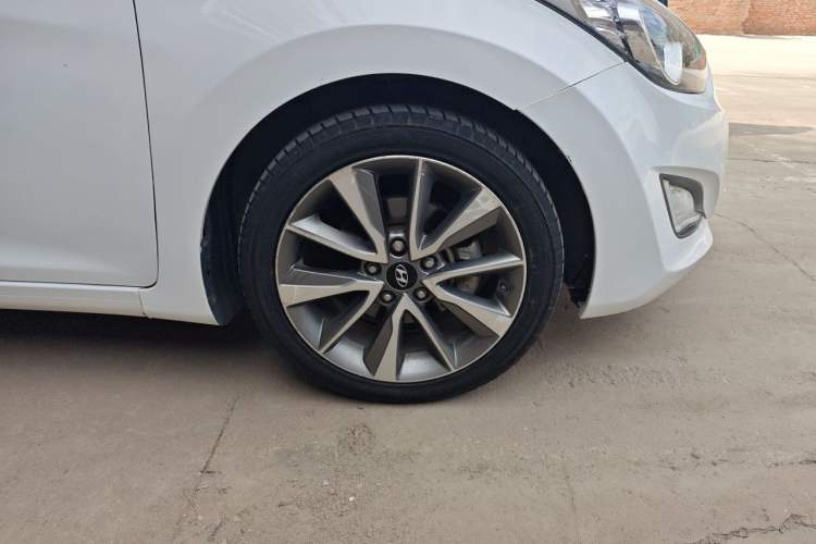 Used Hyundai Elantra (5th Generation / Langdong) 2015 1.6L Automatic Leading Model Right Front Wheel Hub