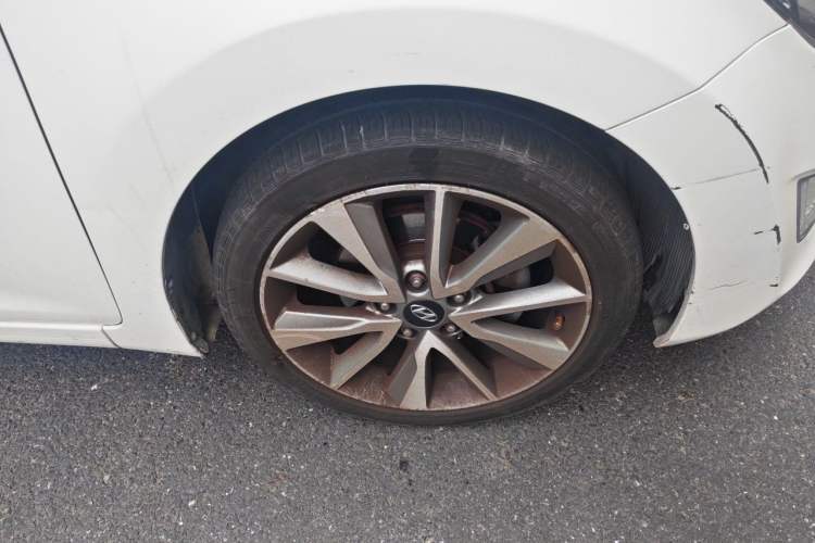 Used Hyundai Elantra (5th Generation / Langdong) 2015 1.6L Automatic Leading Model Right Front Wheel Hub