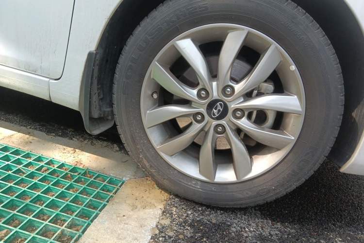 Used Hyundai Elantra (5th Generation / Langdong) 2015 1.6L Manual Leading Model Right Front Wheel Hub